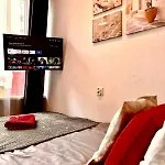 Petit 1 Bed Center *
