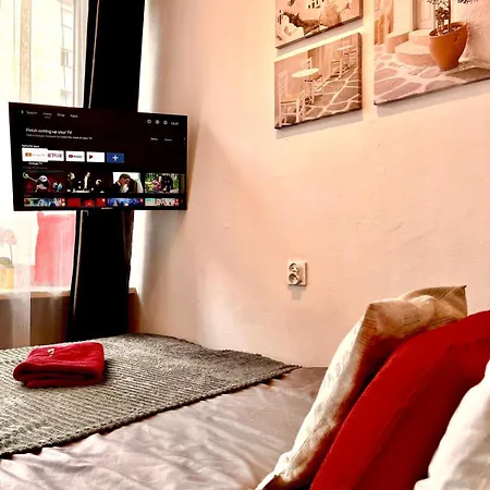 Petit 1 Bed Center *