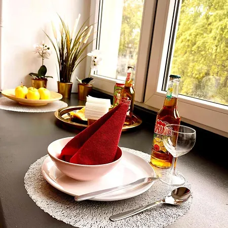 Petit 1 Bed Center *