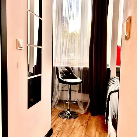 Petit 1 Bed Center
