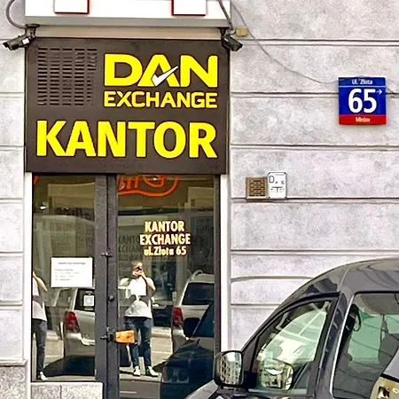 Petit 1 Bed Center *